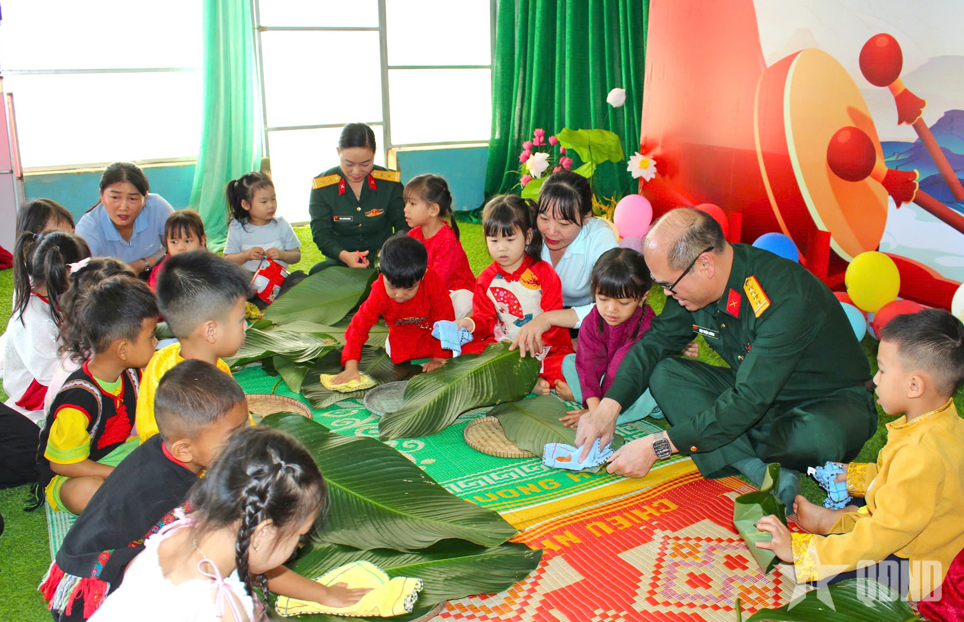 Hoạt động trải nghiệm “Bánh chưng xanh” ý nghĩa
​